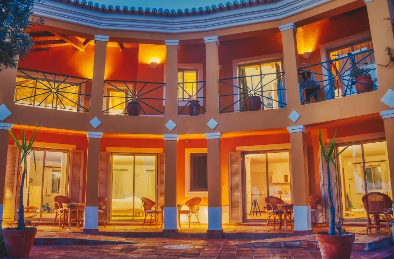 Moonshine Guest House With Private Studios And Private Cottage Lagos